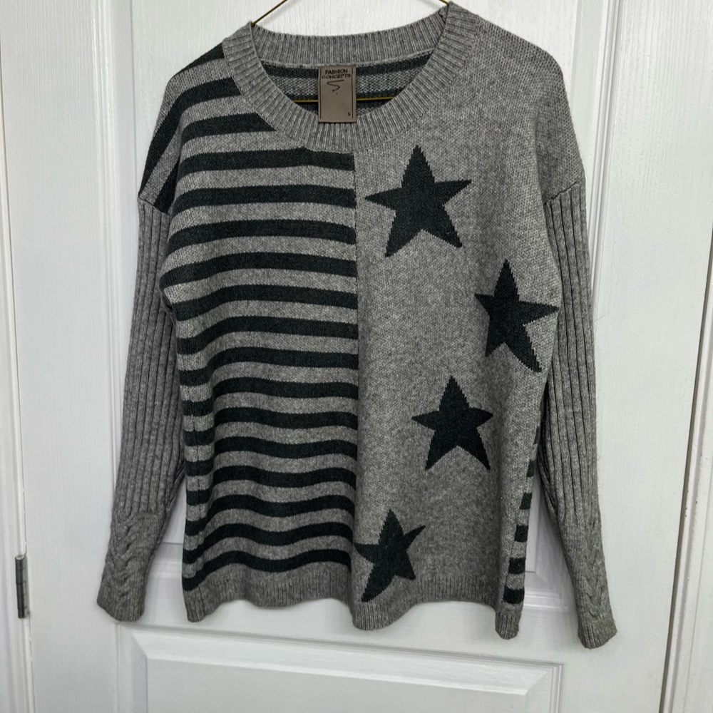 Fashion Concepts Grey Women’s Ribbed Knitted Long Sleeve Sweater.  Size S